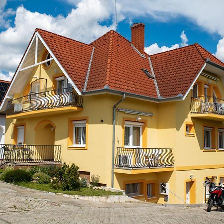 Flora Villa Hévíz Екстериор снимка