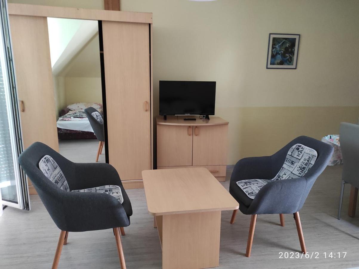 Flora Villa Hévíz Стая снимка