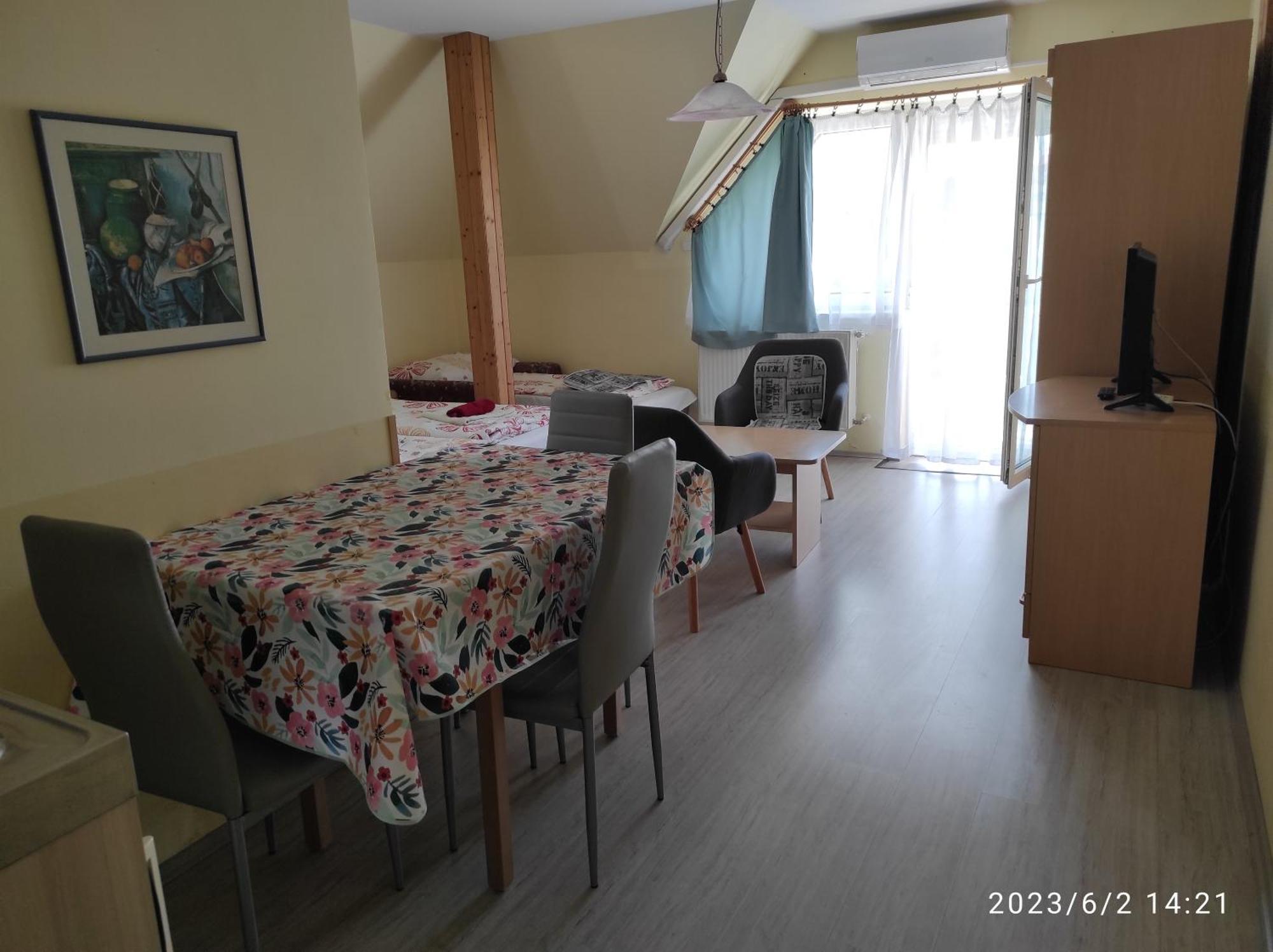 Flora Villa Hévíz Стая снимка