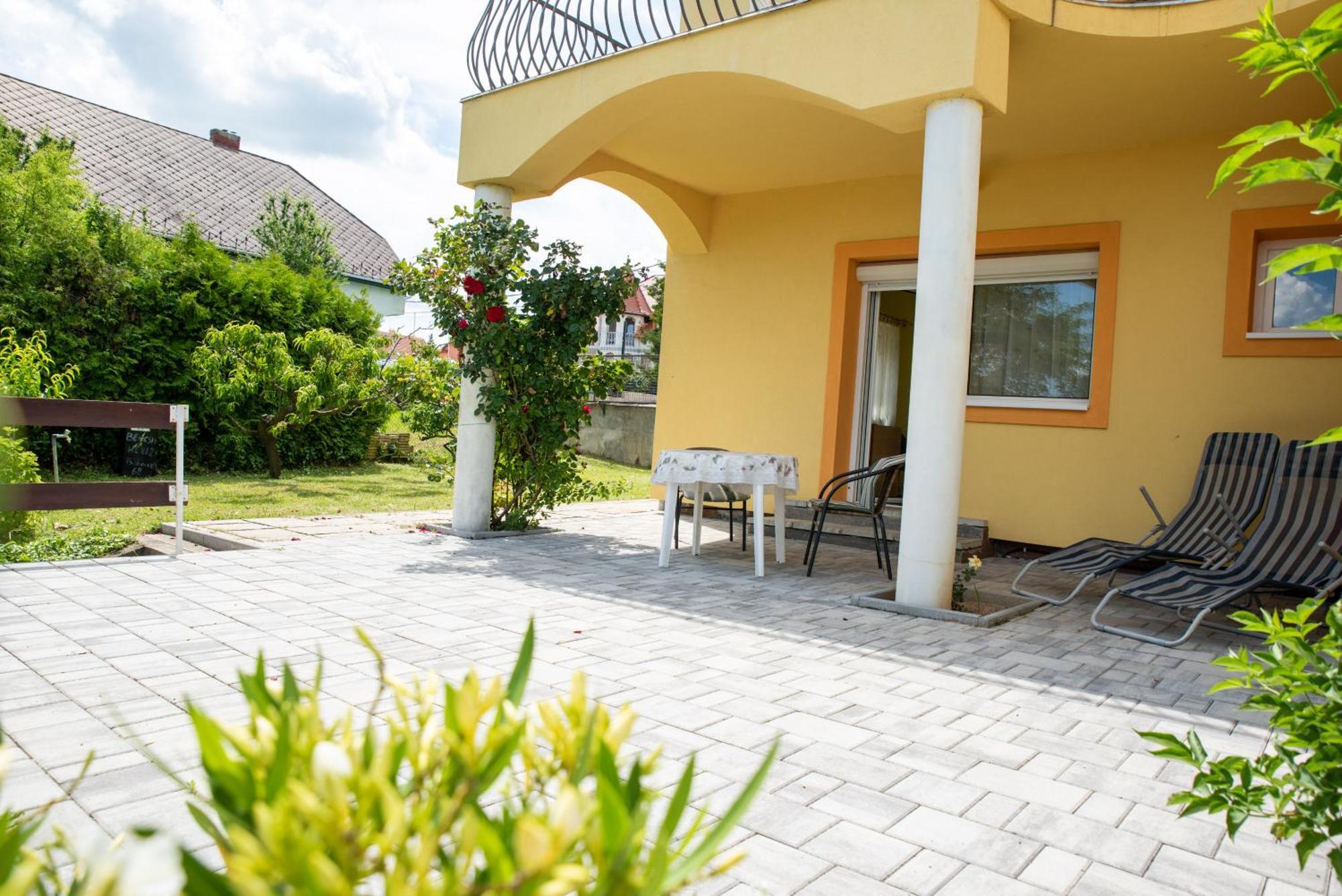 Flora Villa Hévíz Екстериор снимка