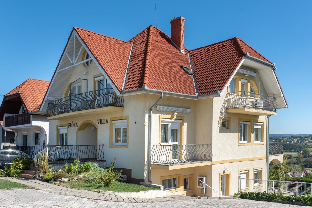Flora Villa Hévíz Екстериор снимка